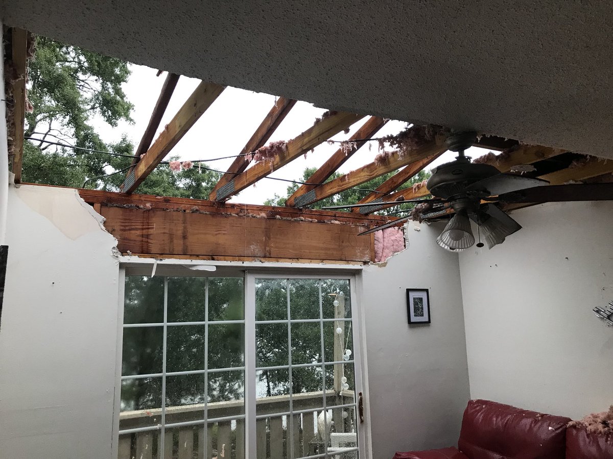 JROD_406's tweet photo. Riverside Fire And Rescue along with Riverside Police Department on scene at Riverbend Apartment complex with partial roof missing in two units. No injuries reported. @spann @WBRCweather #RiversideAL https://t.co/s2XybPkO9S