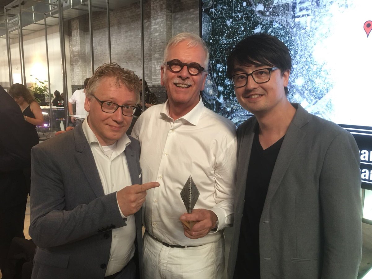RoyalDelft's tweet image. Royal Delft en @flexinnovation en @twnkls_AR winnen de Dutch Design Award voor #BestClient #DDA18 #dutchdesign #collaboration #AugmentedReality