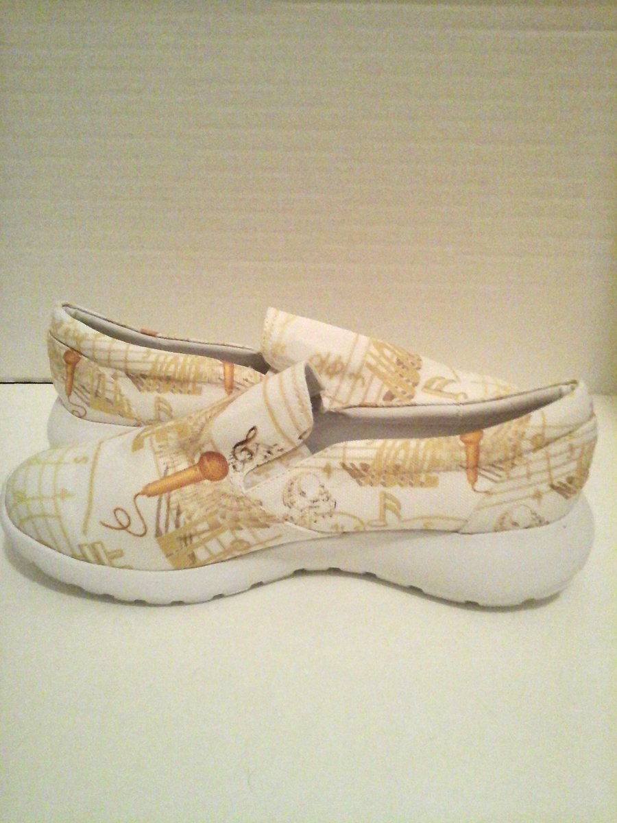 Noneillahstore's tweet photo. Noneillah's #musicnote men's slip-on sneakers at Noneillah Closet on Tradsey. These sneaker #shoes makes a perfect gift.
#fashion #blogger #fashionstylist #fashiostylist #publicist #fashionpublicist #projectrunway #tag #tuesdayfashion #noneillahcollection #sliponsneakers #VH1 https://t.co/8uOd8kjICH