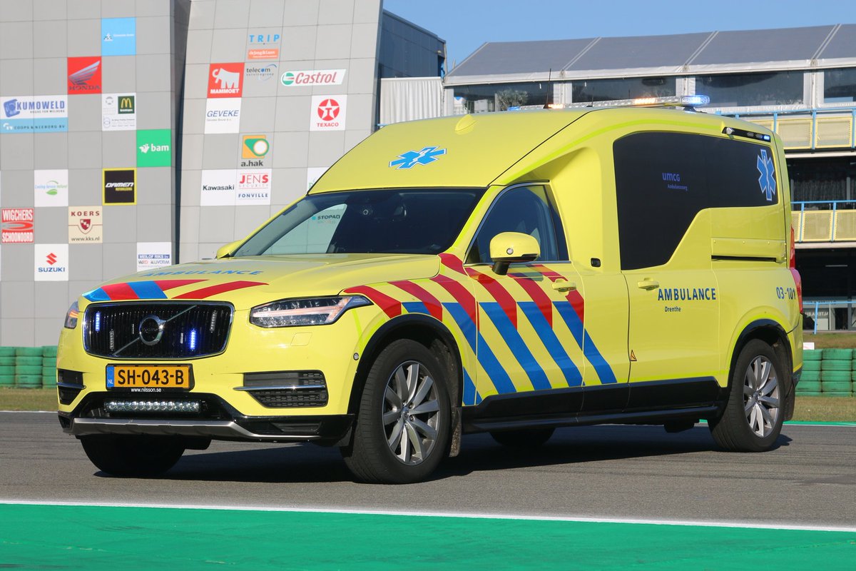 Vandaag met dank aan @JeroenSteenhuis en Harry wat foto's gemaakt van de Volvo ambulance van regio Drenthe @UMCG_Ambulance.