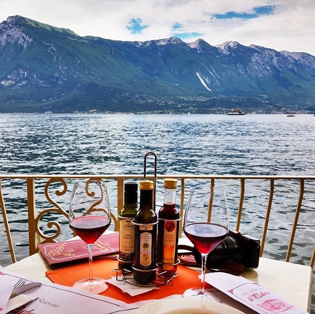 Can't get any closer #igerslimonesulgarda #gardalake #cantgetanycloser #iphonex #lunch ift.tt/2lEe2bI