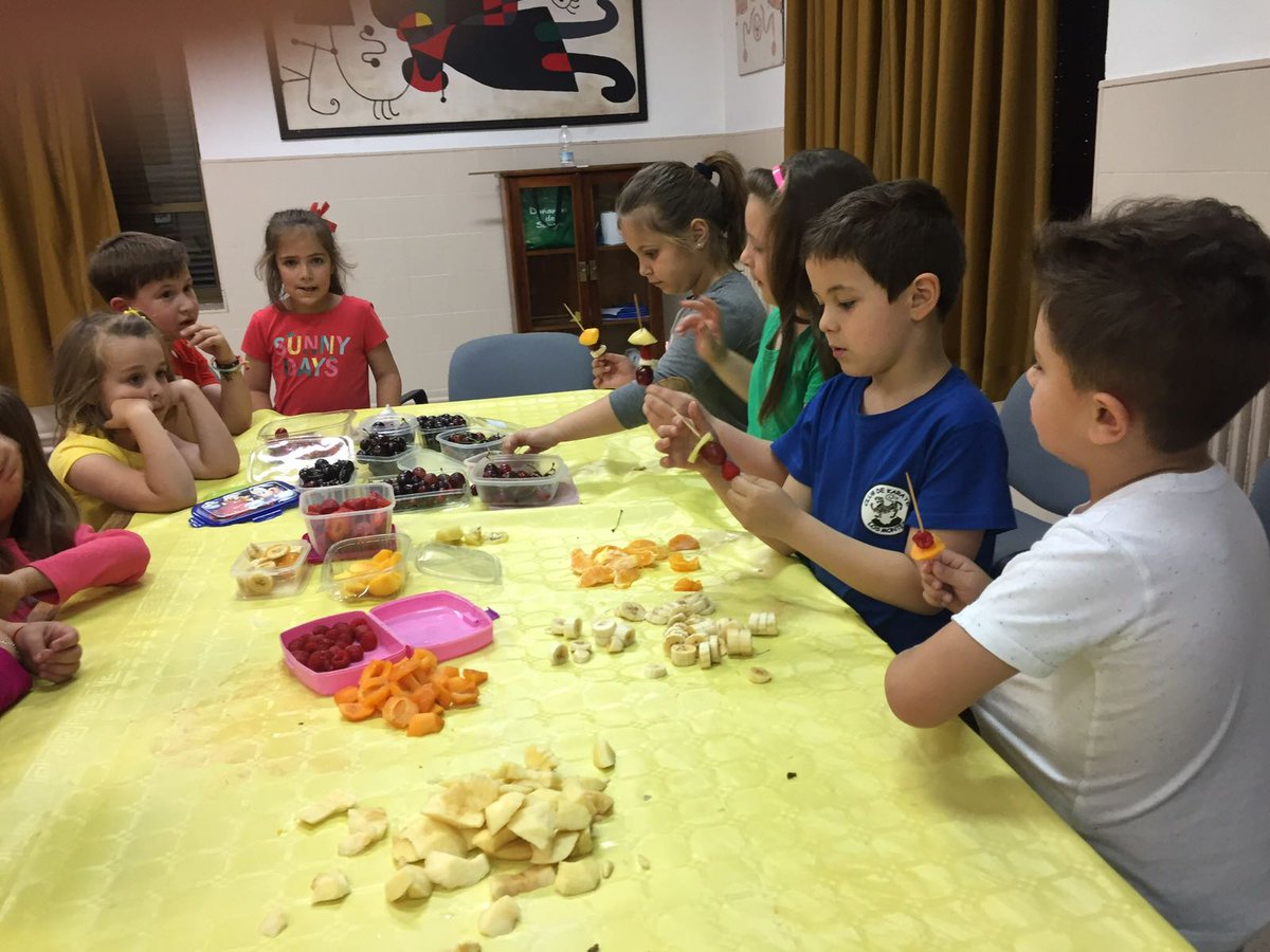 SAFAAlcala's tweet image. Alumnado 1º EP #FinalTask #Fruits ¡Qué mejor forma de terminar que haciendo sus propias brochetas! #WeHaveFunLearnig #HealthyFood #SobreTodoGRACIAS #ProgramaÁgora #YoConSAFA