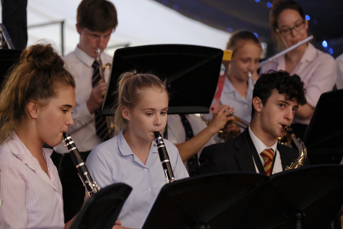 Mand_davies5's tweet photo. Proms in the Park #Hplus18 @HaileyburyDHCC @horizonsplus https://t.co/enepVzeweH