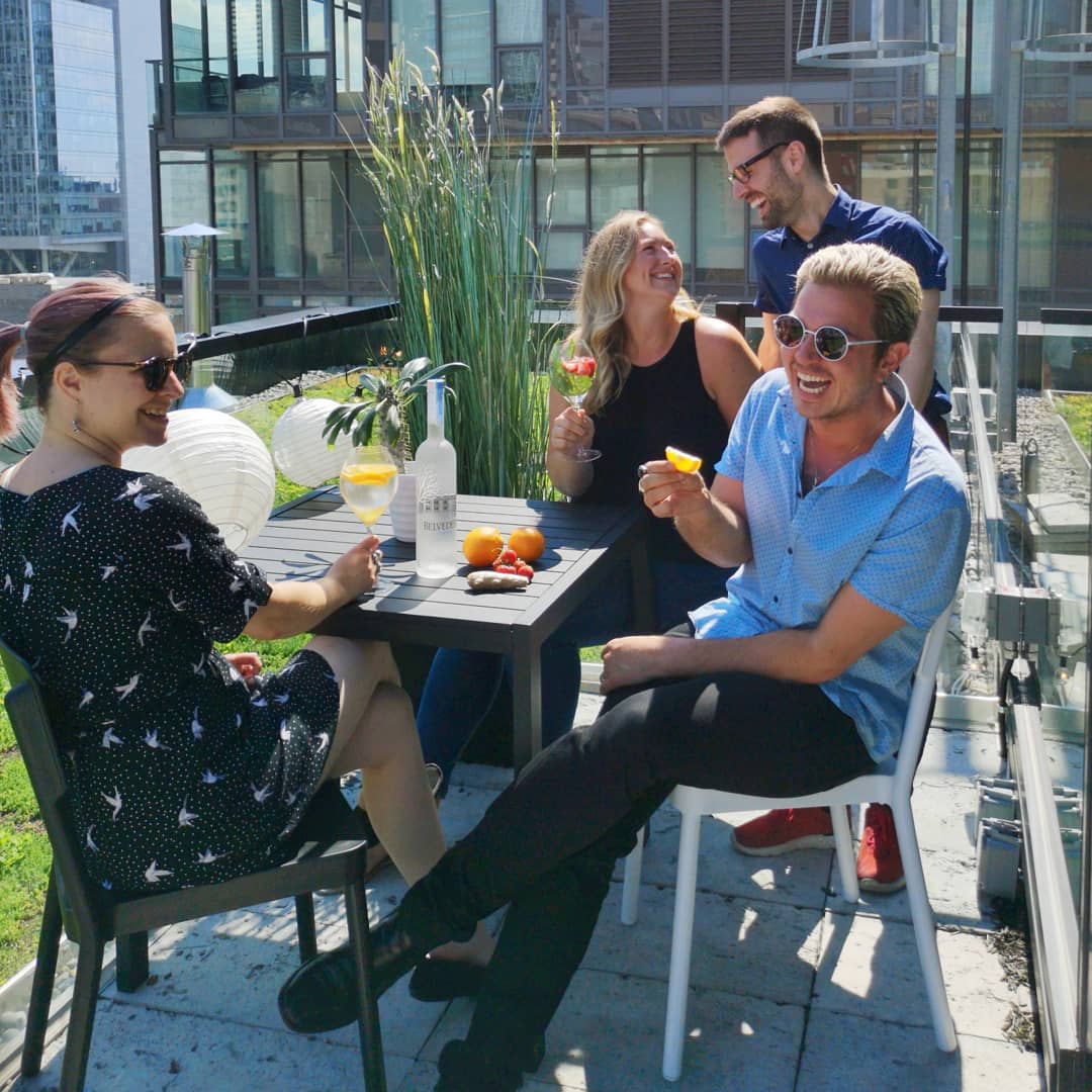dothedaniel's tweet photo. Is there anything better than enjoying the sunshine with good friends? Wanting to try something new, Daniel made an Orange Ginger Spritz and a Strawberry Basil Spritz using @belvederevodka today: https://t.co/vY2L5rEjfC ☀️💕🍹 #Belvelife #Belvedere #DoTheDaniel #Sponsored https://t.co/WvLM5dyqvK