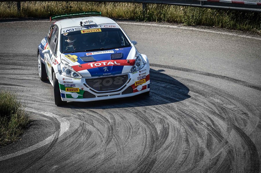 MotorsportMagIT's tweet image. 46°Rally San Marino. Peugeot affronta la prima gara su terra con un buon vantaggio in Campionato &amp;gt; bit.ly/2yY672q #Andreucci #Andreussi #DeTommaso #PeugeotSportItalia #RallySanMarino