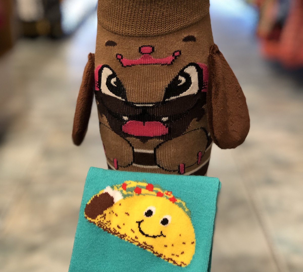 “Lunch break, this taco 🌮 is about to stop smiling” -Roxy
•
MooshWalks.com 
#MooshWalks #Storyteller #socks <a href="/kbellsocks/">K. Bell Socks</a> #lunchbreak #tacos