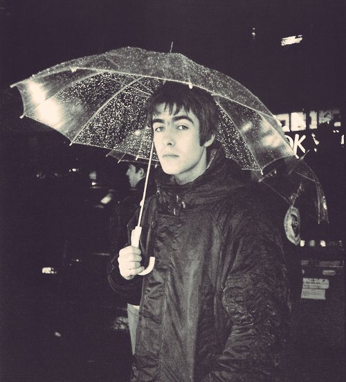 thejournalix's tweet photo. Underneath the Sky - Oasis (Don't Look Back In Anger #bside - 1996) https://t.co/X2Lu5iVAYC 

#ManchesterProject #playlist https://t.co/6aEyW7JSH6