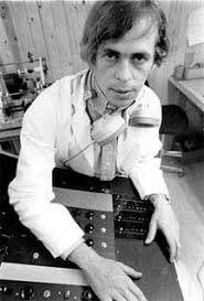 BotBeatle's tweet photo. In 1969 Beatle pal and electronics wizard Magic Alex released an invisible musicless LP called The What Album?
#beatles #magicalex #electronicpeople https://t.co/LUA9FWoO6t