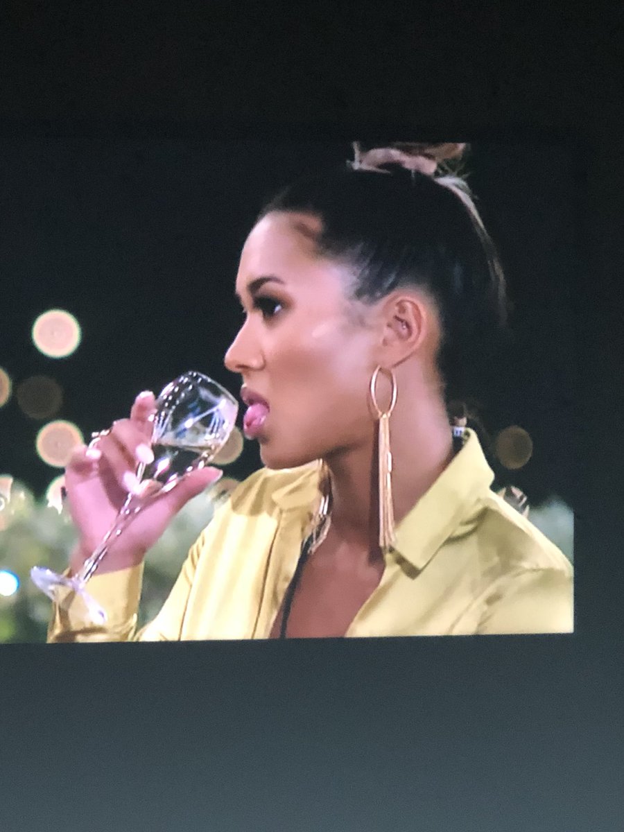 Itskez_'s tweet photo. HUN!! Why do you need to drink tongue first? Nahhh #LoveIsand #kazimir https://t.co/fx70jHj3po