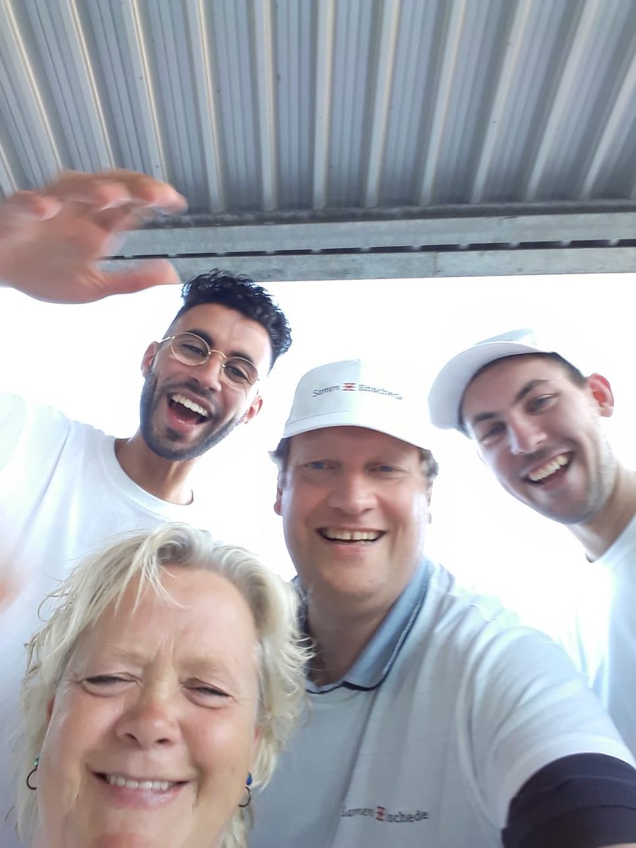 Vandaag met de “Enschede Akkooord” groep van 14.00 tot 21.00 uur bij het Aquadrome gestaan! Veel mensen gesproken! Vrijdag vanaf 17.00 uur, zijn we bij WC Wesselerbrink te vinden! #samenEnschede #raad053 #Enschede