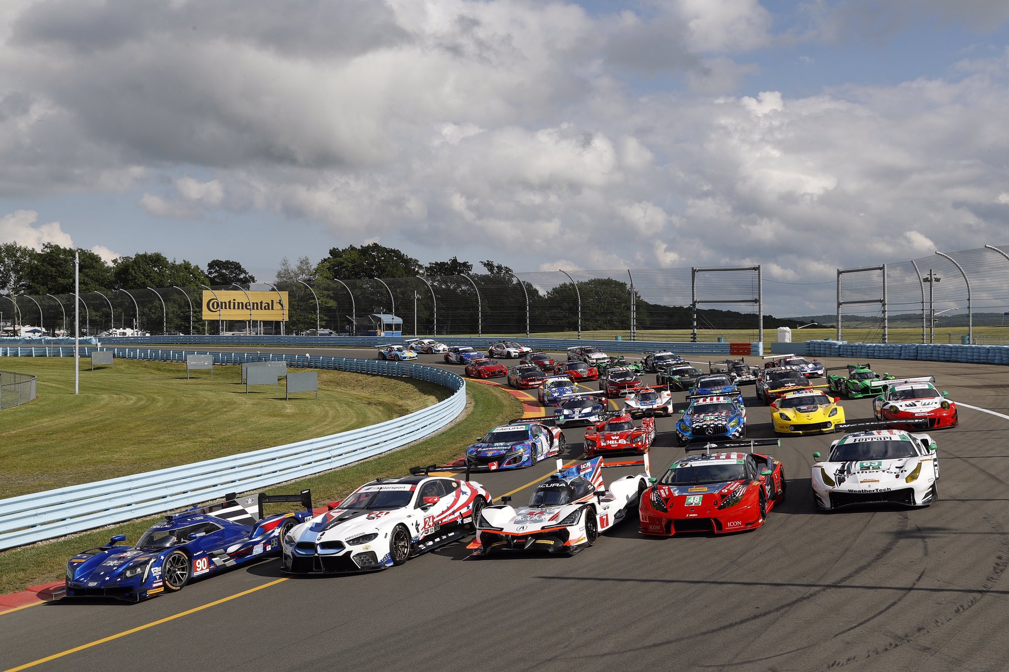 DgzxFSoV4AA2ZHJ.jpg:large