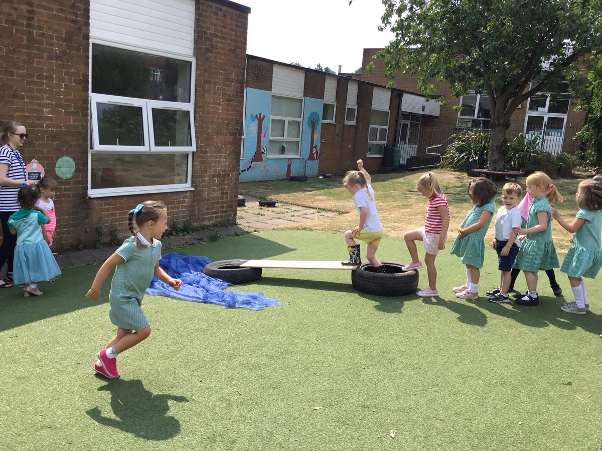 Springwood_Prm's tweet image. #springcardiff worked together to build a pirate ship plank! #springpd