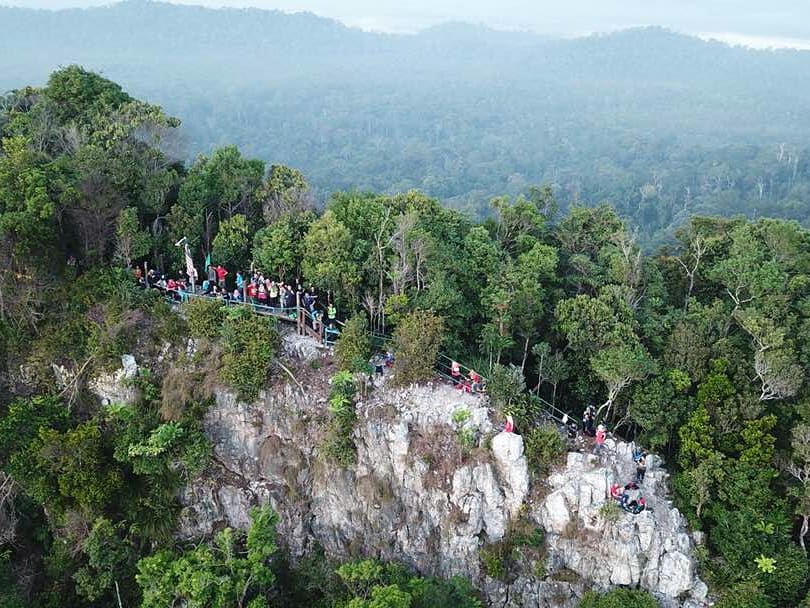 Emi_afireinside's tweet photo. Hi! Team kami akan open trip ke G.Arong setiap minggu bermula ogos ni.

Sunrise Attack Gunung Arong,Mersing
Price: RM50
Include:
🔸Guide
🔸Permit
🔸Breakfast pack
🔸Headlamp
🔸Basic first aid
🔸Management cost

@visitjohor_ @KitaBangsaJohor @johorevent https://t.co/dlVT8RT8vD