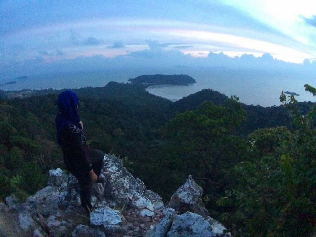 Emi_afireinside's tweet photo. Hi! Team kami akan open trip ke G.Arong setiap minggu bermula ogos ni.

Sunrise Attack Gunung Arong,Mersing
Price: RM50
Include:
🔸Guide
🔸Permit
🔸Breakfast pack
🔸Headlamp
🔸Basic first aid
🔸Management cost

@visitjohor_ @KitaBangsaJohor @johorevent https://t.co/dlVT8RT8vD
