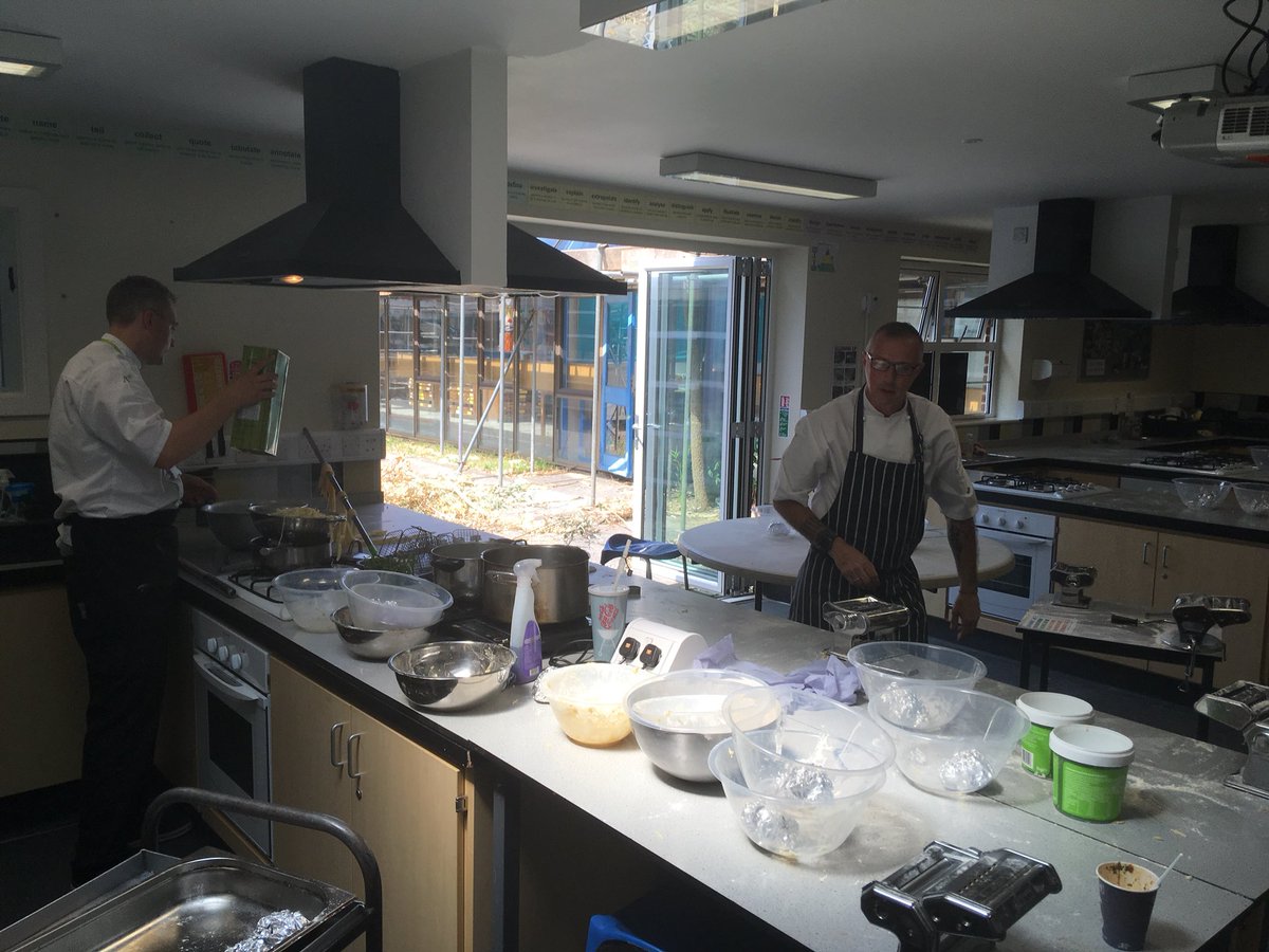 mrpepotter1's tweet photo. 8D done... Time for @IsleworthSyon  8A to #getinthekitchen with @cucina_kitchen and @FloArcin #buzzing 🍝👍🏼😋 https://t.co/22qZBeNxLR