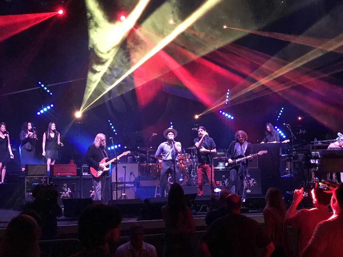 UnRents's tweet photo. My first of many more @theavettbros shows! Last night at @NorthwellJBT  Scott and Seth singing Time with @govtmuleband https://t.co/Iq2aV4bkyF