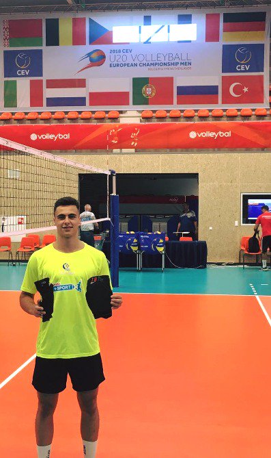 Afonso Reis - Sporting CP - Portugal 🇵🇹 

O jovem distribuidor dos leões vai estar super bem protegido no Europeu de Sub-20 🏐👌🔝💪 

181keepers.com
 👊 

#181keepers #dontgiveup #yesyoucan #kneepads #elbowpads #joelheiras #cotoveleiras #voleibol #futsal
