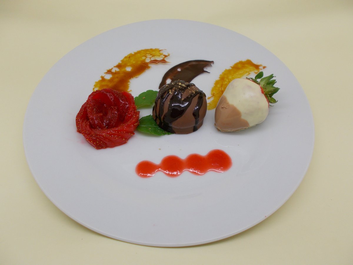 UckColl_Tech's tweet photo. Day 2 of Beautiful Food #teacakechallenge
The weather may have been a little cooler but the results were just as scorching as yesterday!
Which one has your vote? https://t.co/8am1f9Czrv
