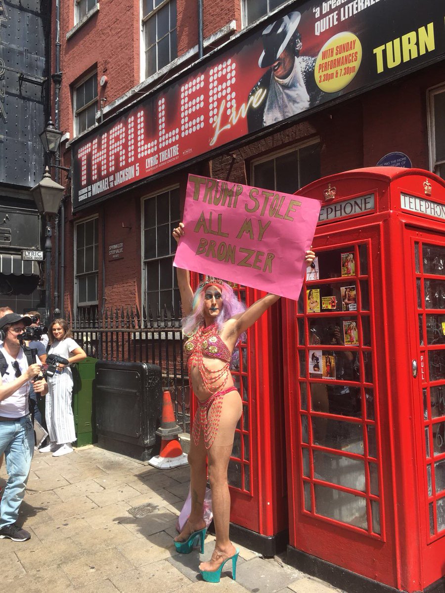 Avoir Images Sky News On Twitter Trump Stole All My Bronzer Protesters In actualisé salutations