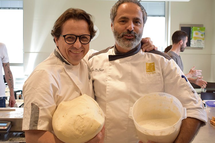 ItaliaaTavola's tweet photo. #EzioMarinato e #CarloDiCristo insegnano a #panificare #formazione #MolinoGrassi @dicrica #lievito #panificazione #corso #impastandosimpara #scuola #iat #italiaatavola #IaT https://t.co/K7sW8A6uZX https://t.co/iNJT9weJKo