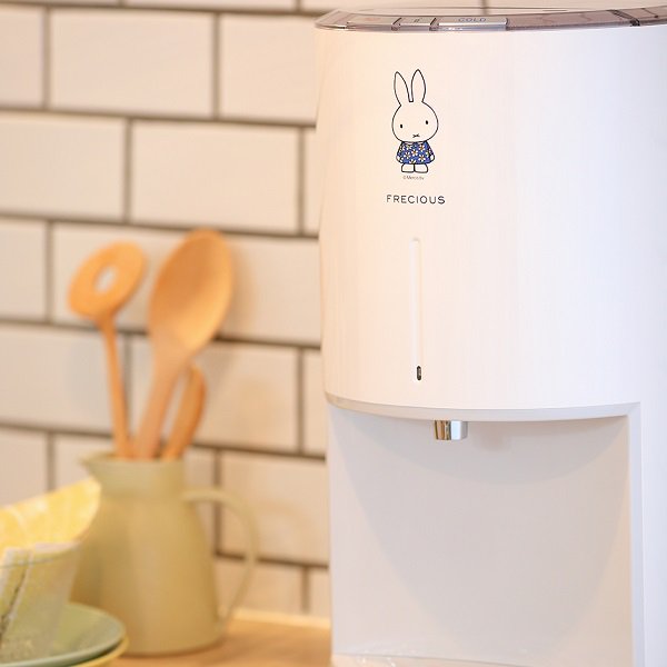 大自然がつくる貴重な天然水をお届けするFRECIOUS （フレシャス）に