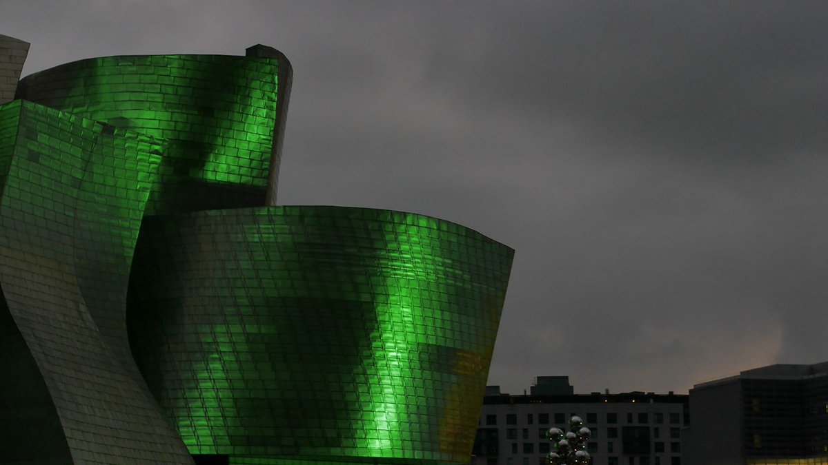 ClicheGallery's tweet photo. ¡Camaleón verde! 
#FelizViernes #Art @Guggenheim @Guggenheim 
#fbf https://t.co/loRQ16pXHJ https://t.co/K6L0lgMxNi