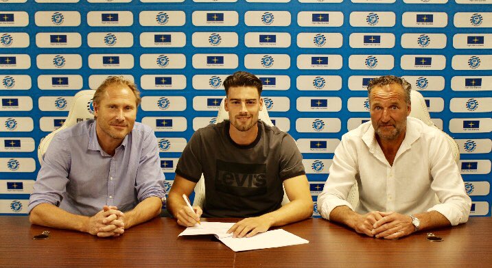 Ook <a href="/TvdPavert/">Ted van de Pavert</a> heeft zijn contract officieel getekend👊⚽️
