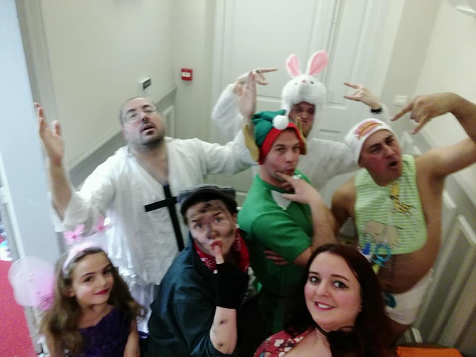 Repliques_Impro's tweet photo. Décembre 2017, une question se pose à Liancourt: 
"Qui a kidnappé le Père Noël ?!?" https://t.co/KqB3Dp12Bm