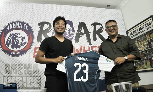 Kapten tim musim 2016 <a href="/hamka23hamzah/">Hamka Hamzah</a> resmi kembali
#aremainside #aremafc #sasaji #aremania #aremanita #singoedan #hamkahamzah #defender #captain ift.tt/2KU9KMz