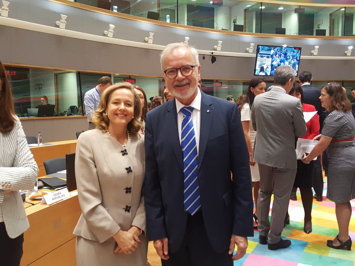 Nadia calviño, al descubierto: su familia, su pareja, sus hijos, su Nadia Calviño on Twitter: "Finaliza una semana intensa y fructífera de