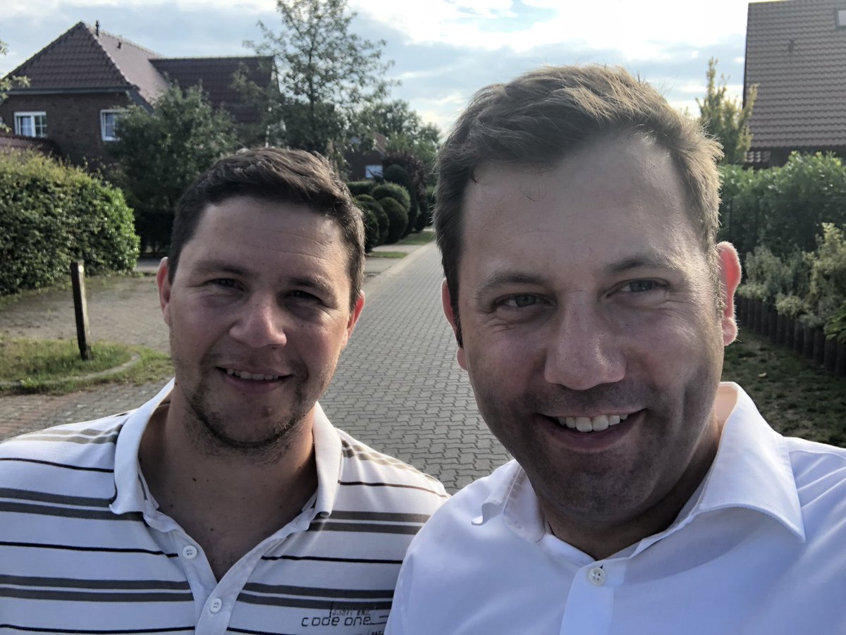 larsklingbeil's tweet photo. Endlich Sommer! Endlich Hausbesuche! Unterwegs in Lauenbrück mit Tobias Koch. #TDI2018 https://t.co/nq2kc4jvnX