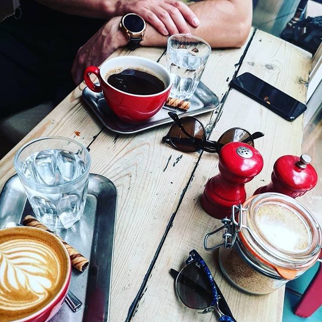 Happy Friday folks. You made it! Will we be seeing you this weekend? ☕
.
.
📸: @weighting_for_brunch