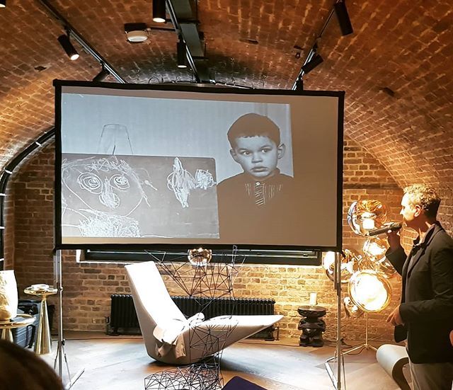 applesandchairs's tweet photo. His success? Washing-up liquid!

#tomdixon #washingup #liquid #gold #luxurylifestyle #london #design #inspiration #controversial https://t.co/HqkmH30NvT https://t.co/ZsUVH62CO3