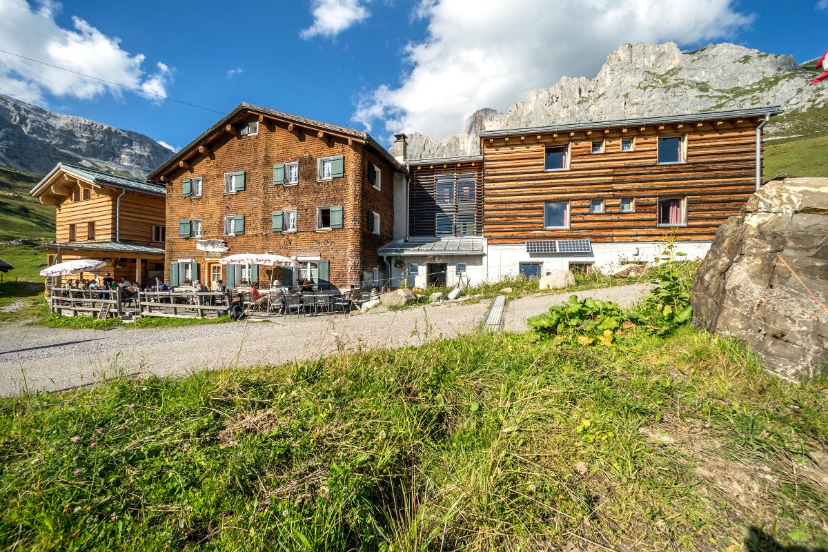 WegWandernCH's tweet photo. Gewinne 🍀2 Übernachtungen im Berghaus #Sulzfluh:
➡️ https://t.co/awVYzaEDsM
Romantik pur: Im stilvollen, über 100-jährigen Berggasthaus Sulzfluh, am Fusse der #Rätikon-Gipfel, wird man in eine andere Zeit katapultiert.
➡️ https://t.co/00UTKDwtgY
#wandern #schweiz #prättigau https://t.co/5ZjI4bRFKw
