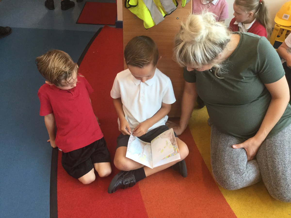HGPAReception's tweet photo. @2gh_1 - Thank you so much for coming to read your stories to us today! We think you are all amazing! 📚😁👍#reading #storytelling https://t.co/yWmRB2azFK