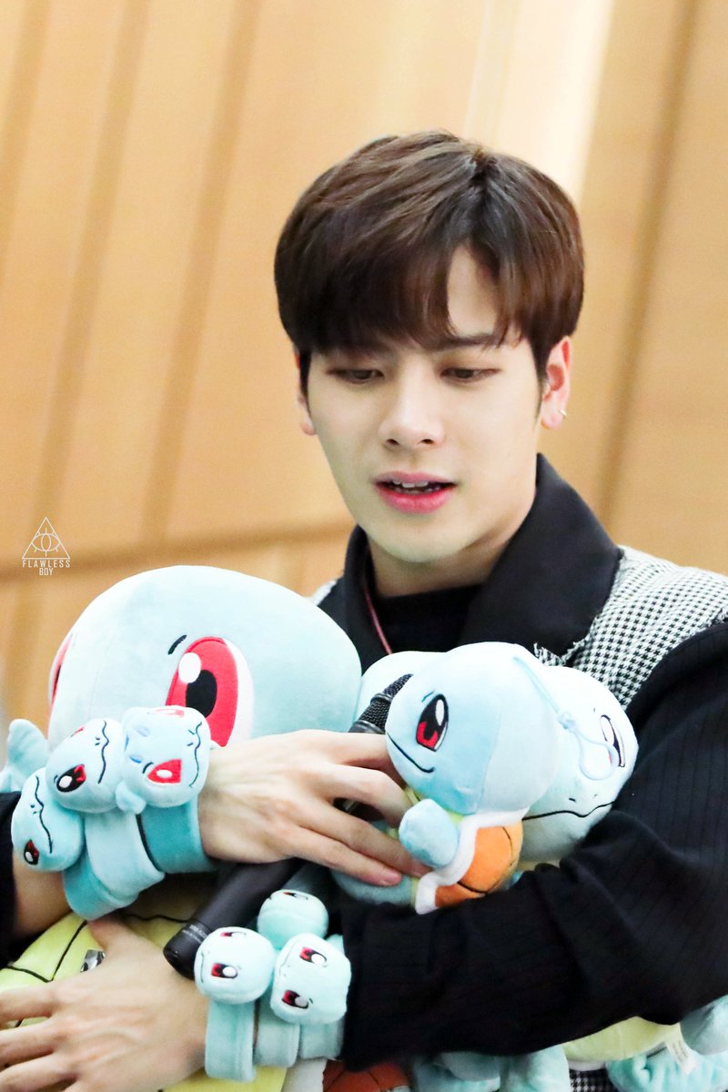 wangsarchive's tweet photo. jackson and his cute love for squirtles https://t.co/ZhZ86kD33n