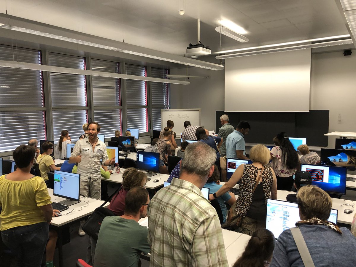 RuediArnold's tweet photo. volles @scratch haus beim abschlusstag an unserer #teckweek - herzlichen dank allen angehörigen für den besuch @hslu👏👍 https://t.co/dn5qDc1T8y