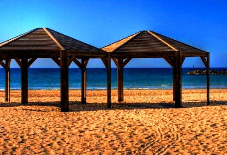 If you're lucky enough to be away at the moment, please post a photo below, to show us what we're missing! 😌😉
travelinkuk.com