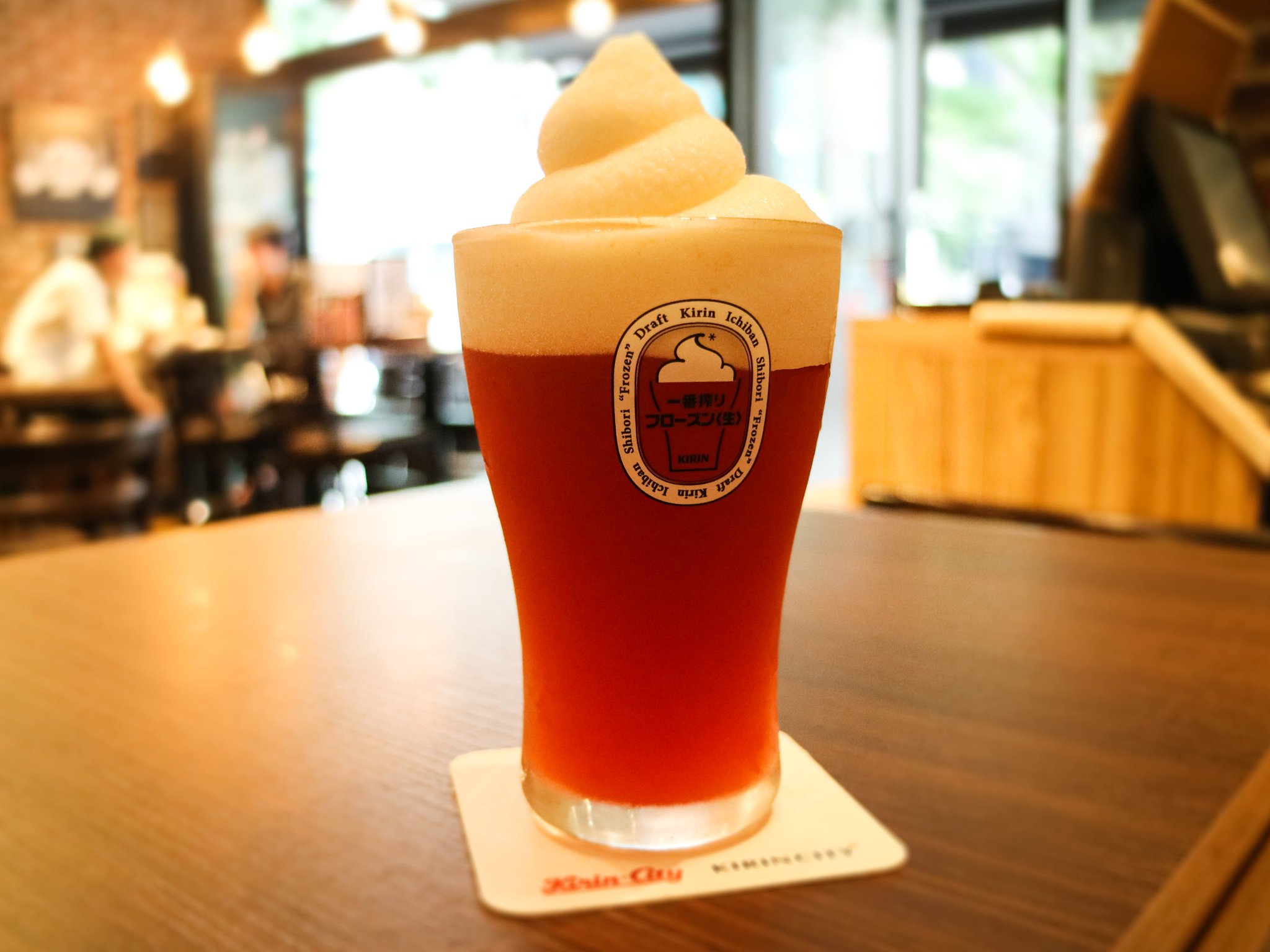 キリン 一番搾りフローズン生　泡　冷たいビール 泡がシャリっと、冷たい〈生〉 | 神戸っ子