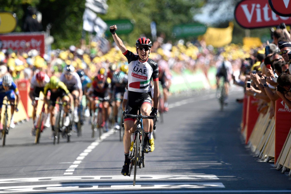 TV4Sport's tweet photo. Tour de France rullar vidare. Idag tourens längsta etapp från Fougeres-Chartres.
14.10 I SPORTKANALEN
15.30 GÅR VI IN I TV12
#tdfswe https://t.co/ujwWSfoW8s
