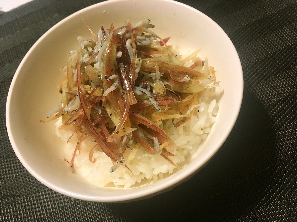 リュウジ 料理のおにいさんバズレシピ 今が旬のミョウガは無限ミョウガにすると旨い ミョウガ1パックを千切りにし しらす25g ゴマ油大さじ1 塩 胡椒 味の素少々と黒胡椒で味付けするだけ これだけでガンガン酒のめますが