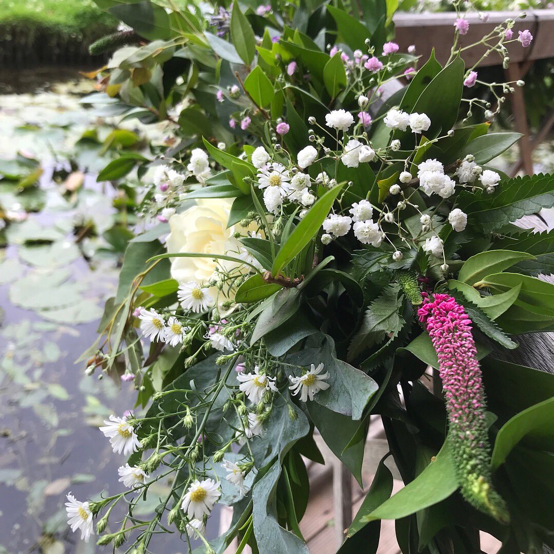english_petal's tweet photo. Our flowers at the beautiful @southfarm1 for Amy and Nathan’s wedding #cambridgeshireflorist #southfarm #summerhouseflowers #summerhouse #outdoorwedding https://t.co/07ZHZVpU0H