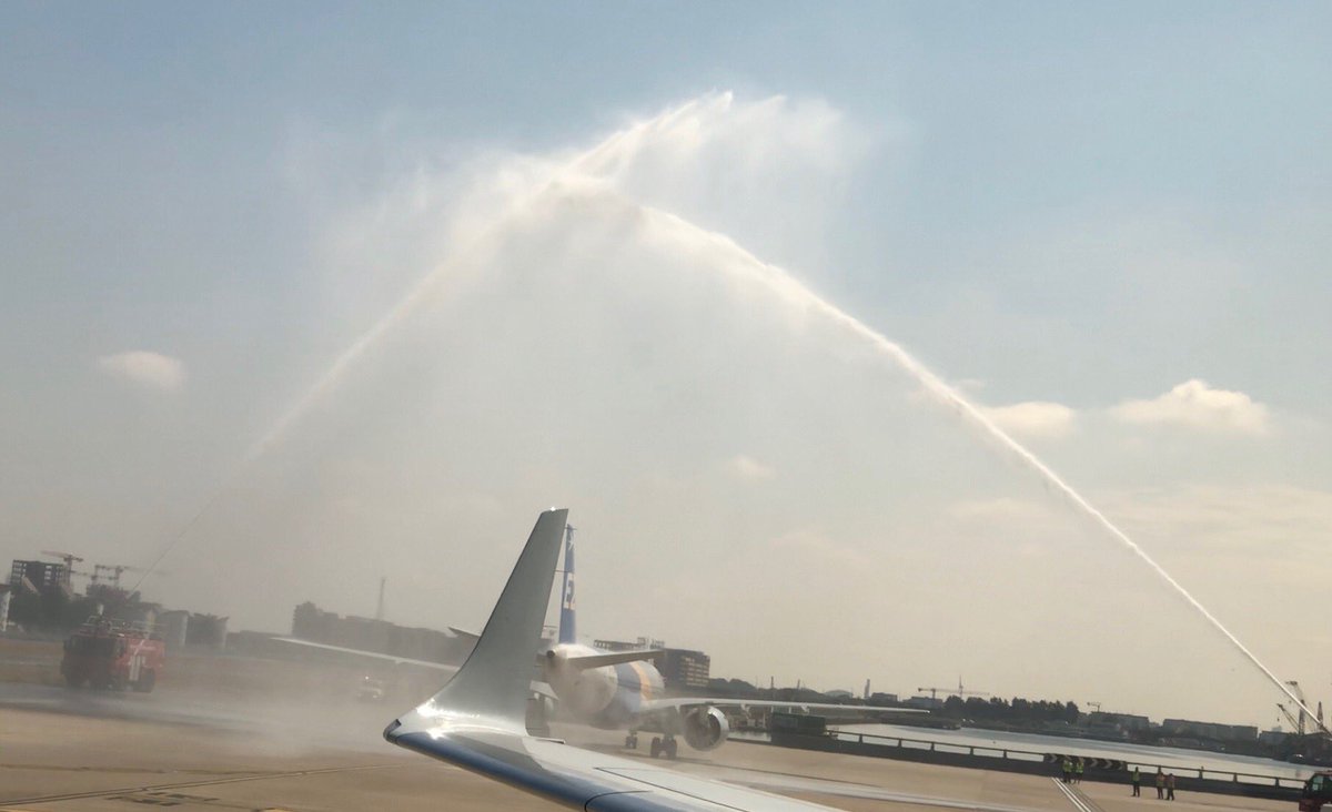 AndySW9's tweet image. Water-cannon for a new plane at LCY ⁦@LondonCityAir⁩