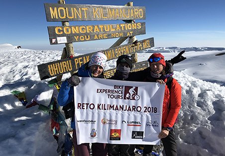 BikExperiences's tweet image. Aquí os dejamos la crónica del #retokilimanjaro2018 que publica @LurbelPG, uno de nuestros colaboradores. ¡Gracias, amigos! Sin vosotros habría sido imposible. lurbel.es/news/726/croni…