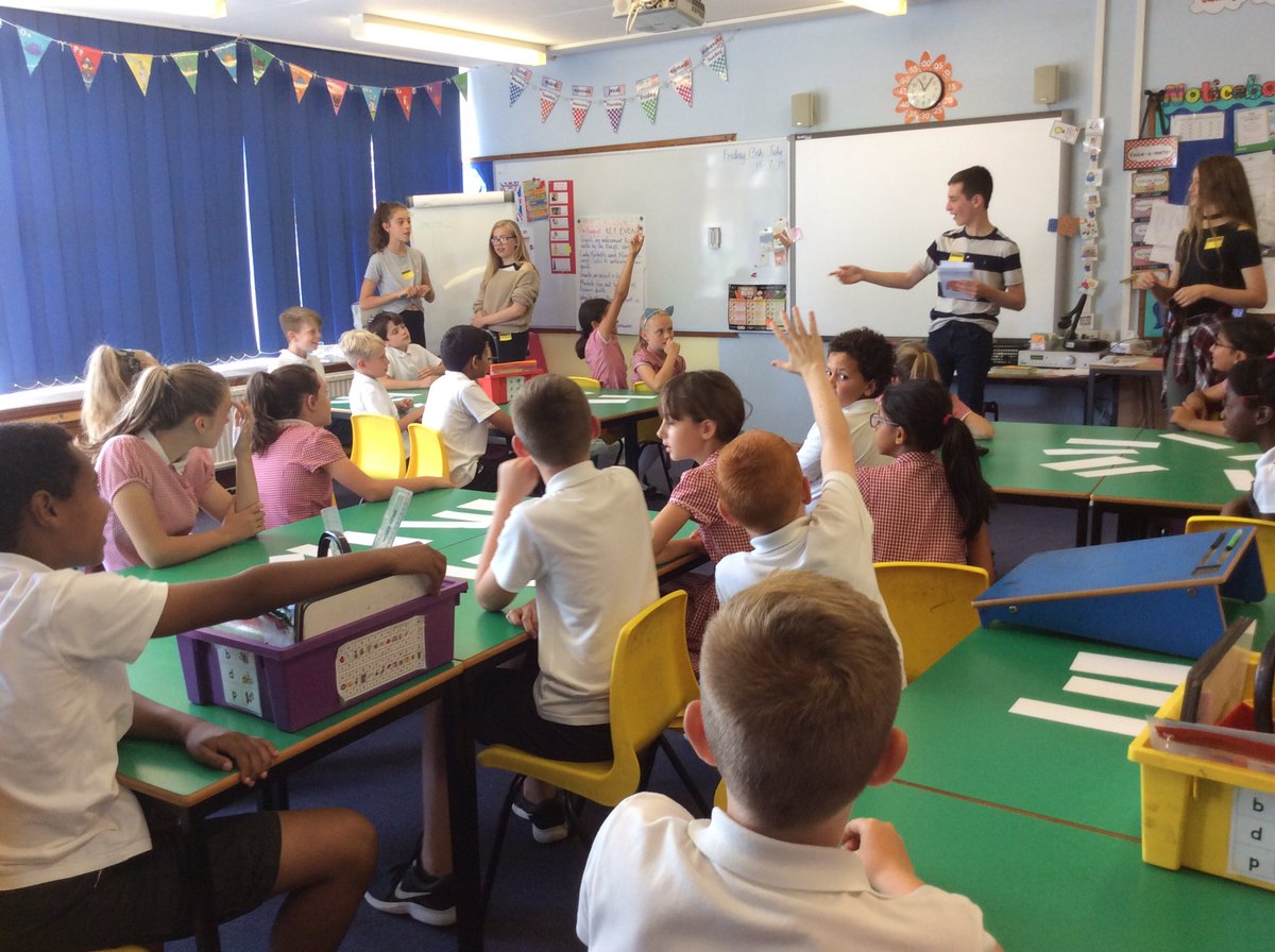 missblythabbots's tweet photo. Playing a game to help us learn vocabulary about clothes #bastilleday #abbotsfrench @MissJeeves https://t.co/8iDpa4ZiAq
