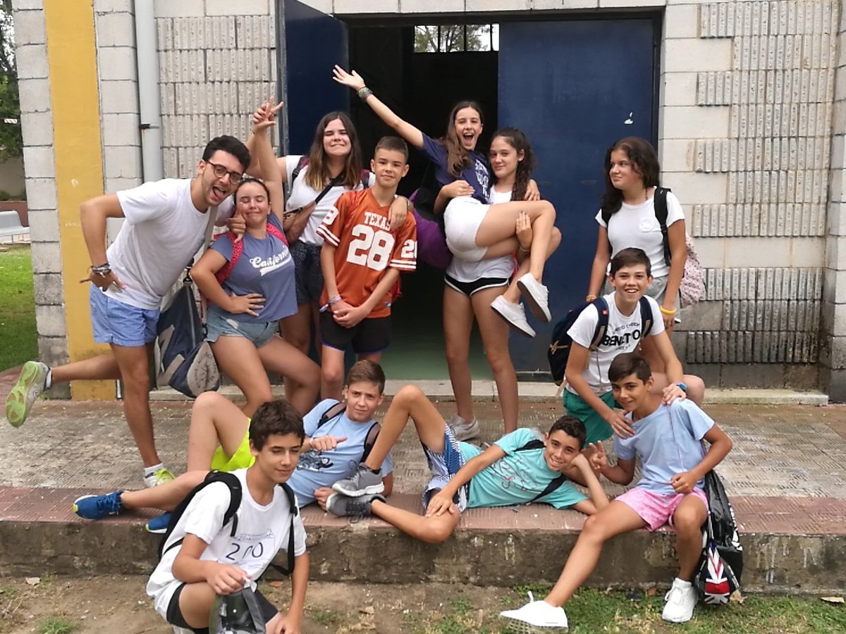 conviga4picacho's tweet photo. Fav si crees que va a ganar este grupo. #OsLlamoAmigos https://t.co/CuFRIJGAbZ