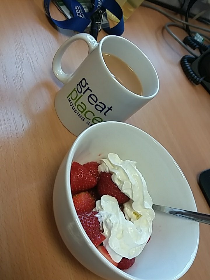 aimeegphg's tweet photo. Strawberries &amp; Cream not bad for a cloudy Friday in Blackburn! 🍓🥛 @MyGreatPlace https://t.co/K5iXwUkORb