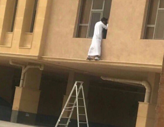 Prl2_'s tweet image. وعند كرامتي سلامٌ عليك وكأنك لم تخلق.
- بعد ثلاث دقايق: