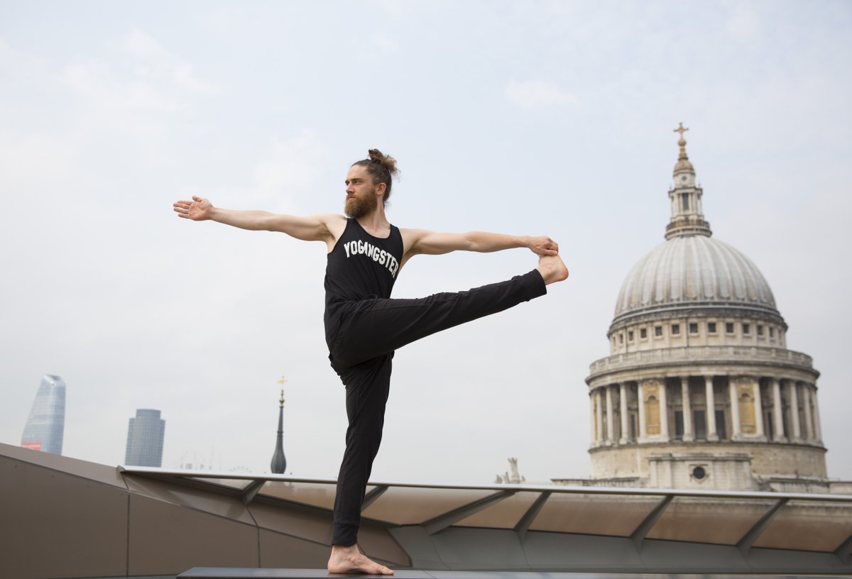One_New_Change's tweet photo. On todayโs #FlashbackFriday we are reminiscing about our fitness packed week during #WimbledonWorkoutWeek ๐ช โ thank you to all those who attended, weโve raised over ยฃ2,500 for @barnardos ๐ https://t.co/21yMCTXTUe