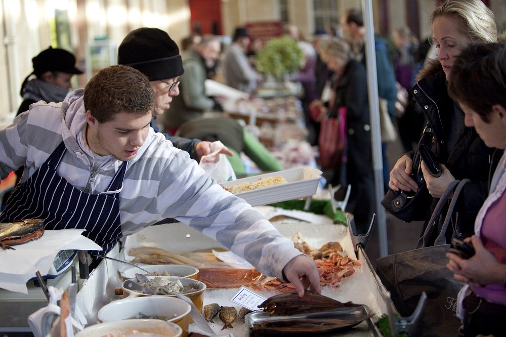 It's Saturday tomorrow which means there's another chance to pick up fresh, local farming produce at the <a href="/bathmarket/">Bath Farmers Market</a>. 🥕🧀🍓
Head to Green Park Station - @GPS_Bath - from 9am! &gt; ow.ly/EbZc30kV0vO